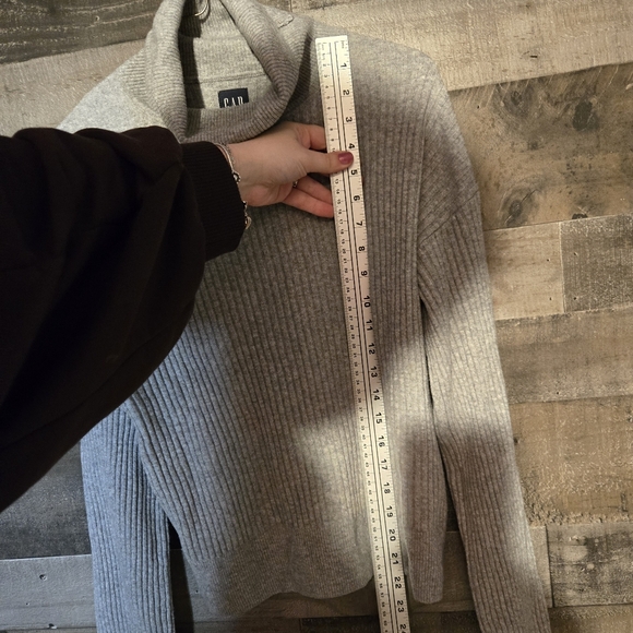 GAP Light Gray Ribbed Turtle Neck Sweater - Picture 4 of 7